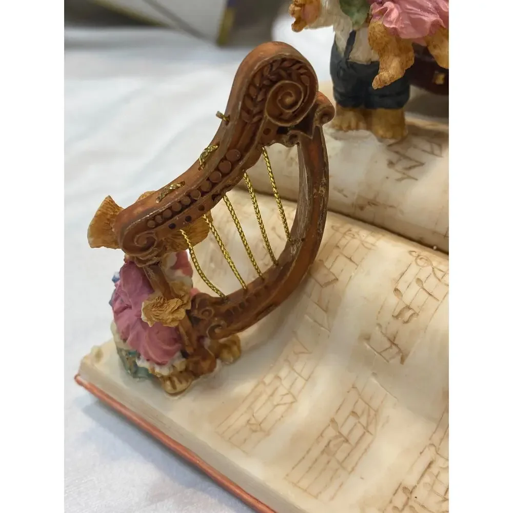 Classic Treasures Musical Animated Accordion & Mouse Sculpture.
